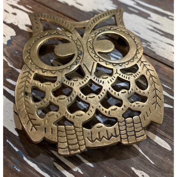 Retro Brass Owl Trivet | Made in Taiwan, Functional Hot Plate, Owl Collectible - Picture 5 of 5
